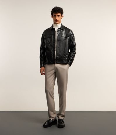 Campera Trucker con Textura Crocco Detalles en Solapa y Abotonado 2