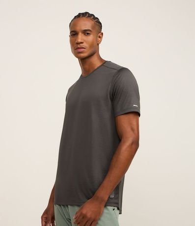 Remera Deportiva con Tecnologia Dry y Linea Contrastante
