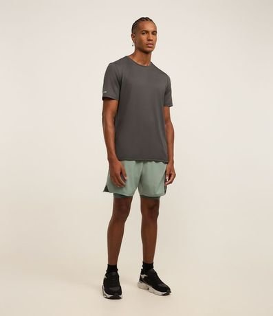 Remera Deportiva con Tecnologia Dry y Linea Contrastante 2