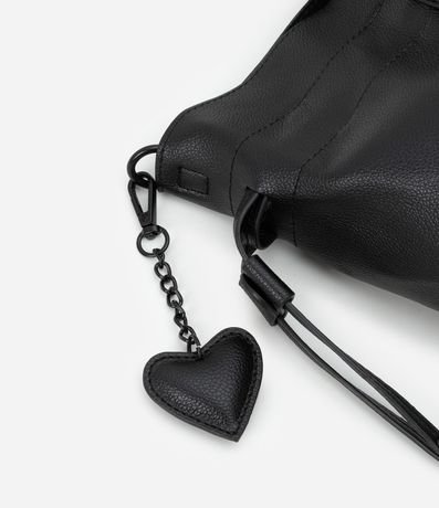 Cartera Satchel Mediana en PU con Puxador de Ajuste y Colgante Corazón 6