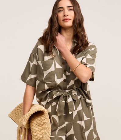 Camisa en Viscolino con Bolsillo y Estampado Geométrico