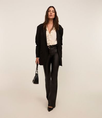 Pantalón Bootcut en Sarga Resinada con Cintura Mediana