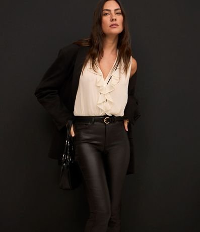 Pantalón Bootcut en Sarga Resinada con Cintura Mediana 6