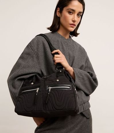 Cartera Mediana Satchel con Textura en Capitoneada