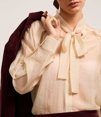 Camisa Texturizada en Voile con Cuello Lazo 5