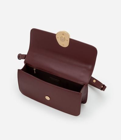 Cartera Shoulder Mediana con Tapa y Detalle Metalizado 5