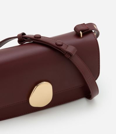 Cartera Shoulder Mediana con Tapa y Detalle Metalizado 6