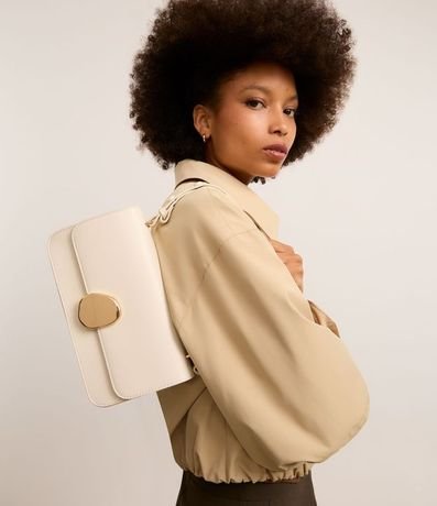 Cartera Shoulder Mediana con Tapa y Detalle Metalizado