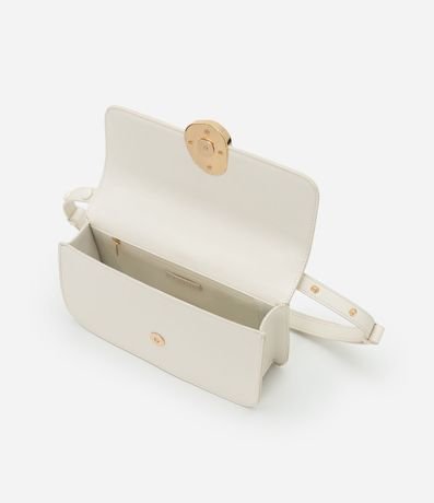 Cartera Shoulder Mediana con Tapa y Detalle Metalizado 5