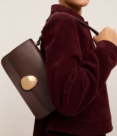 Cartera Shoulder Mediana con Tapa y Detalle Metalizado