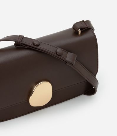 Cartera Shoulder Mediana con Tapa y Detalle Metalizado 6