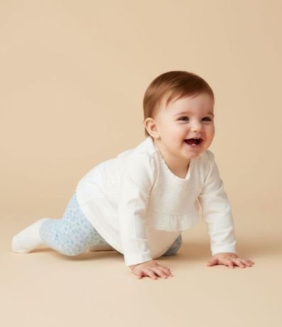 Conjunto Infantil con Volado y Textura en Broderie - Talle 0 a 18 meses