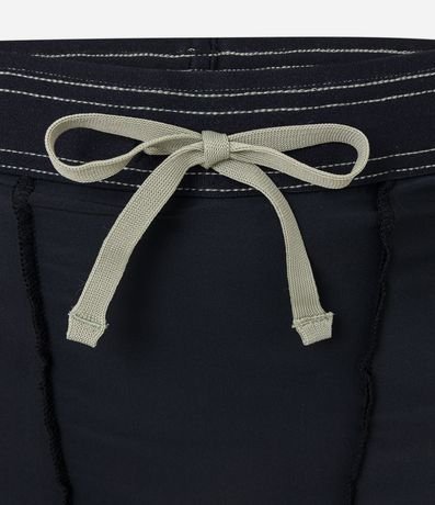 Bermuda Deportiva con Short de Compresión y Detalle Reflectante 10