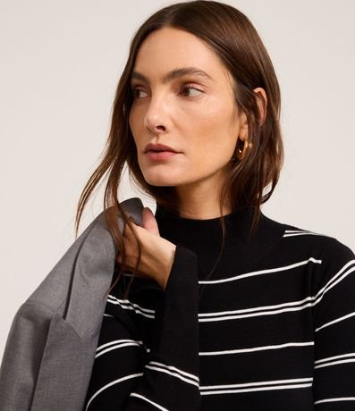 Suéter Listrado en Punto con Cuello Alto 4