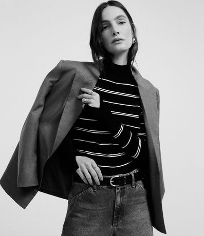 Suéter Listrado en Punto con Cuello Alto 5