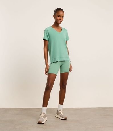 Remera Deportiva en Microfibra Agujerada con Bajo Mullet 2