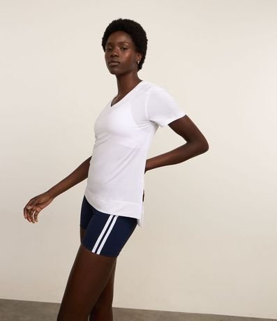 Remera Deportiva en Microfibra Agujerada con Bajo Mullet 1