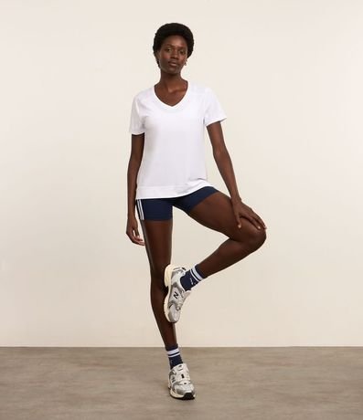 Remera Deportiva en Microfibra Agujerada con Bajo Mullet 2