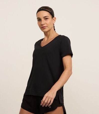 Remera Deportiva en Microfibra Agujerada con Bajo Mullet 2