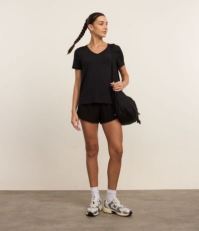 Remera Deportiva en Microfibra Agujerada con Bajo Mullet 3