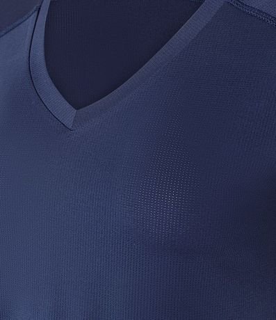 Remera Deportiva en Microfibra Agujerada con Bajo Mullet 2