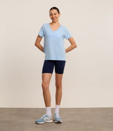 Remera Deportiva en Microfibra Agujerada con Bajo Mullet 2