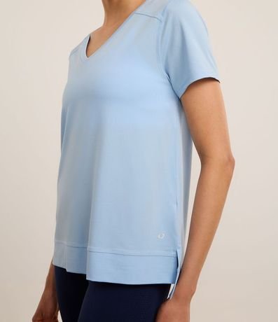 Remera Deportiva en Microfibra Agujerada con Bajo Mullet 3