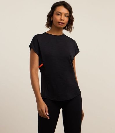 Remera Deportiva en Microfibra con Faja Contrastante 2