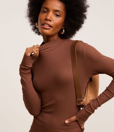 Vestido Reto Midi en Rib con Fruncido Lateral 4