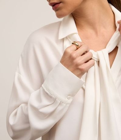 Camisa en Crepé con Cuello Lazo y Manga Larga 3