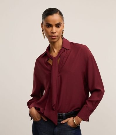 Camisa en Crepé con Cuello Lazo y Manga Larga