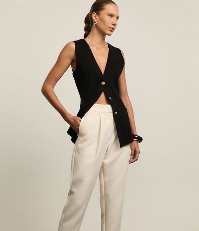 Pantalón Zanahoria en Sastre Cintura Alta con Pliegues 2