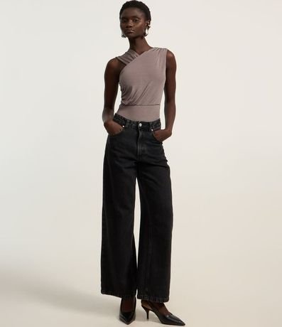 Body en Rib con Escote Assimétrico y Detalles Franzidos 2