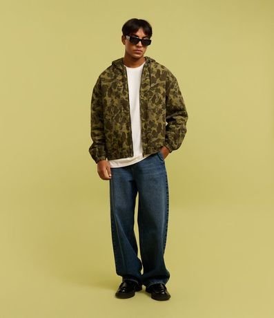 Campera en Sarga con Sisa Deslocada y Estampa Camuflada 2