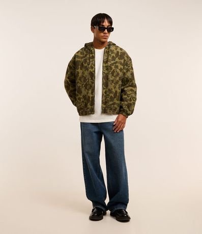 Campera en Sarga con Sisa Deslocada y Estampa Camuflada 5