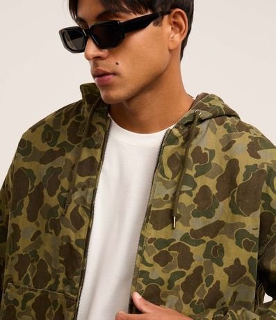 Campera en Sarga con Sisa Deslocada y Estampa Camuflada 6