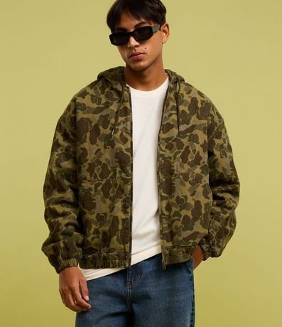 Campera en Sarga con Sisa Deslocada y Estampa Camuflada 7