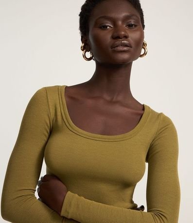 Blusa Acanalada en Rib con Escote Profundo 3