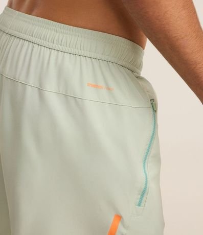 Bermuda Deportiva sin Estampado con Detalles de Colores 4