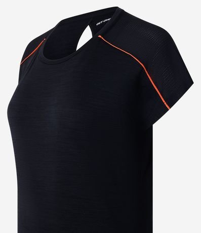Remera Deportiva en Microfibra con Agujeritos y Contraste 6