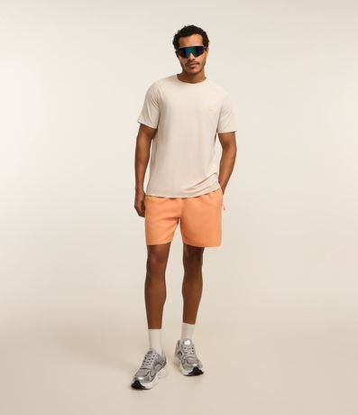 Remera Deportiva con Tecnologia Dry y Estampa Localizada 2