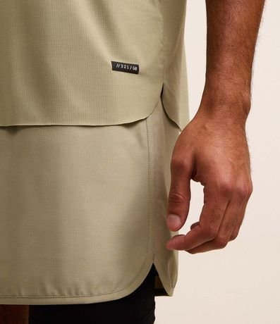 Remera Deportiva en Tecnologia Dry con Estampa Lettering Texturizada 5