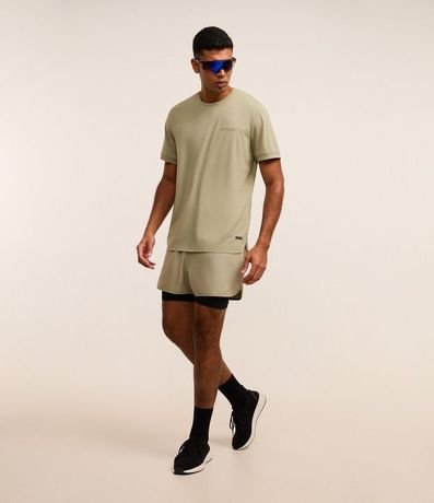 Remera Deportiva en Tecnologia Dry con Estampa Lettering Texturizada 6