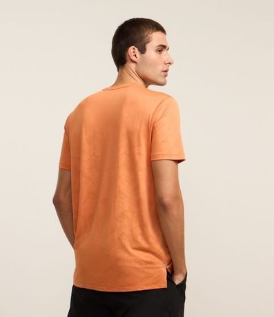 Remera Deportiva con Tecnologia Dry y Estampa Jacquard 5