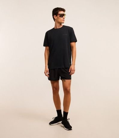 Remera Deportiva en Tecnologia Dry con Estampa Lettering Texturizada 2