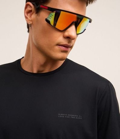 Remera Deportiva en Tecnologia Dry con Estampa Lettering Texturizada 6