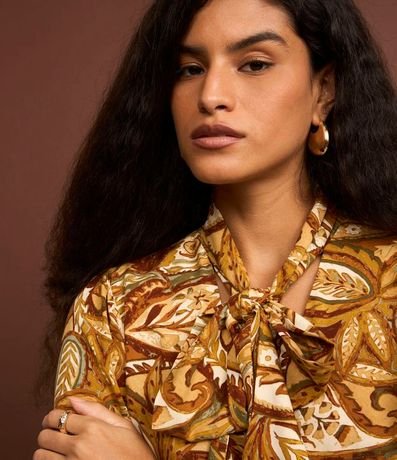 Blusa en Viscosa con Cuello Lazo y Estampa Paisley 4