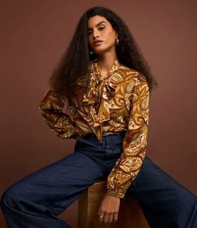 Blusa en Viscosa con Cuello Lazo y Estampa Paisley 5