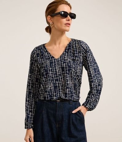 Blusa en Microfibra con Estampado Geométrico y Cuello V