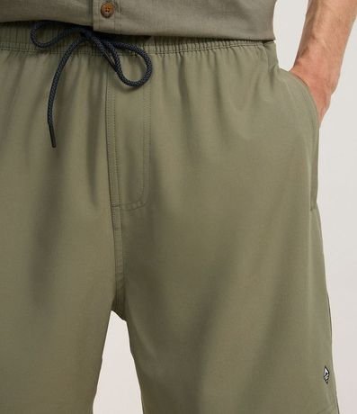 Bermuda con Detalle de Etiqueta Gomosa 3